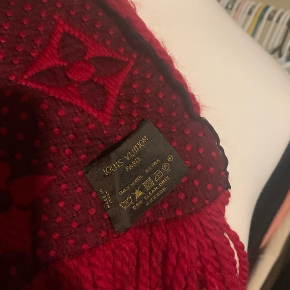 Authentic - Louis Vuitton logomania scarf . Ruby red - Picture 5 of 10